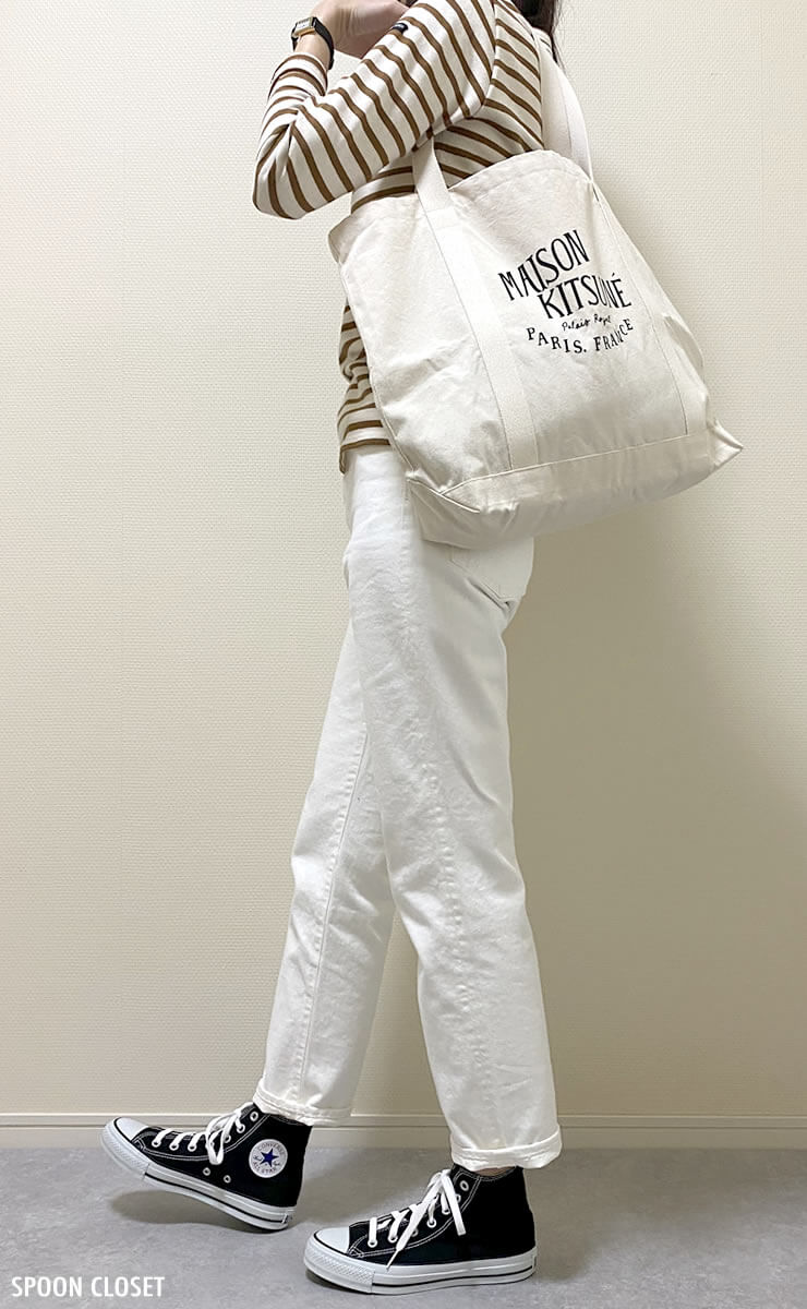白色チノパン・ホワイトパンツのレディースコーディネート写真